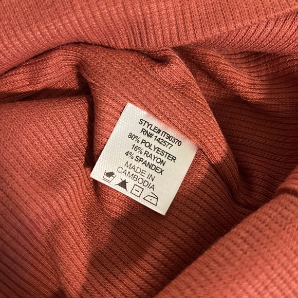 Iris brand - Size Medium two piece set. - Picture 3 of 3